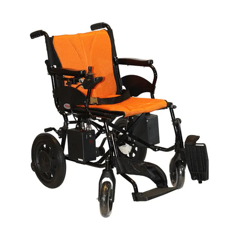 Masar美莎品牌MA-15型號高級電動輪椅，橙色座椅搭配黑色金屬框架，具備中型後輪和前置小輪，配置手控操作桿，專為日常出行和旅遊設計。通过CE歐盟和FDA美國認證，確保高質量及安全使用。