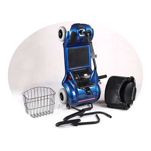 藍色VITAFOM S-43電動代步車可摺疊設計，附有購物籃和黑色側袋，方便攜帶與收納。